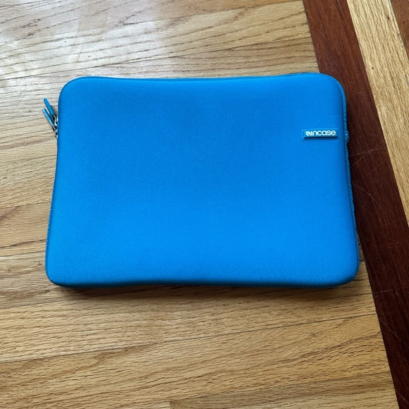 Incase laptop case - Picture 1 of 5